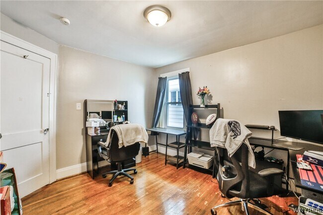 Building Photo - 153 Springville Ave