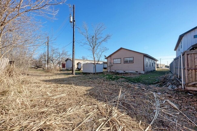 Building Photo - 107 W Brenham St