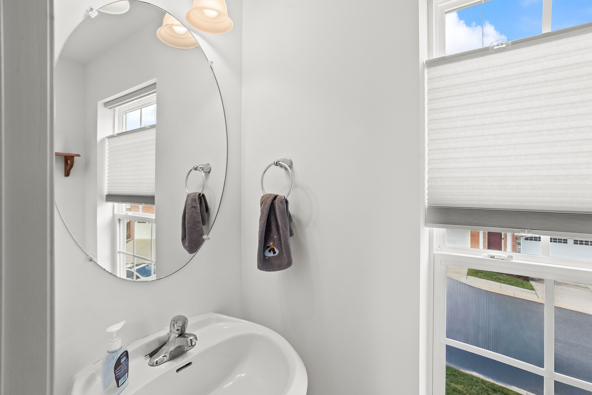 Building Photo - 14 Indiana Cir