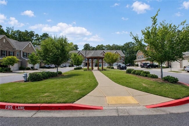 Building Photo - 2132 Greencrest Cir