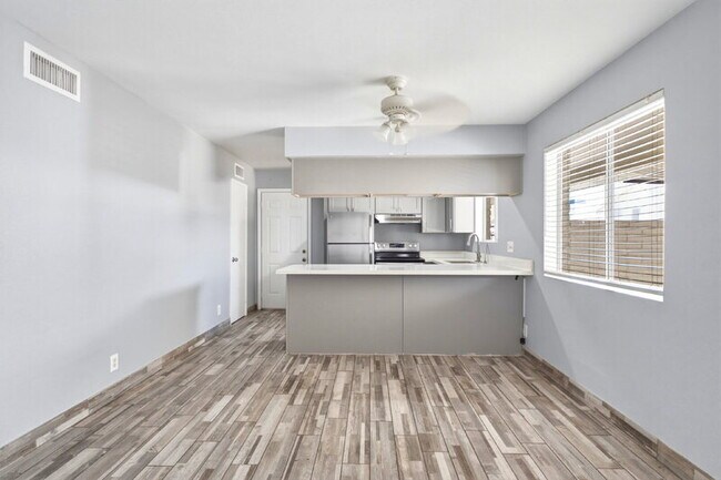 Building Photo - 1129 N Wedgewood Cir