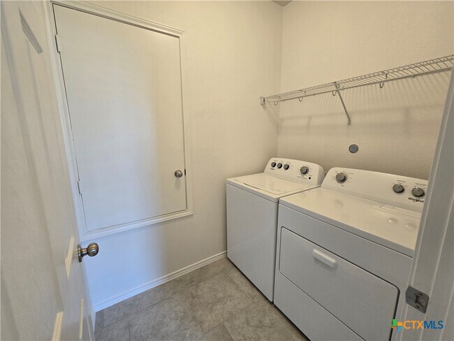 Building Photo - 334 Mistflower