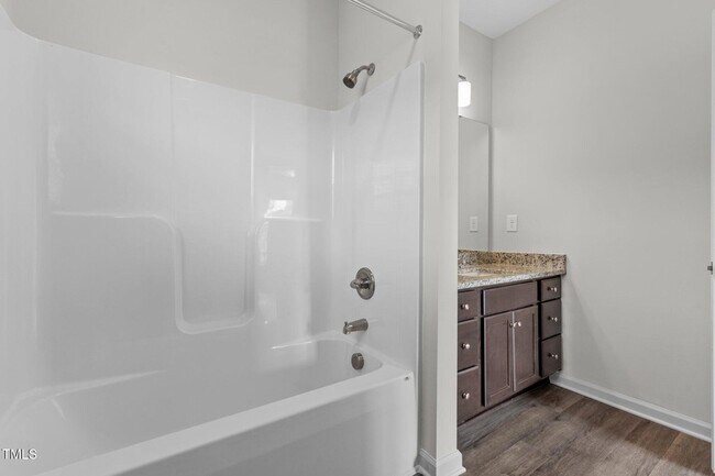 Building Photo - 170 Grove Cir