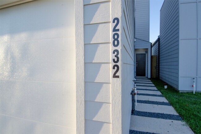 Building Photo - 2832 Mansfield St