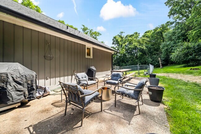 Building Photo - 5353 Green Valley Ct