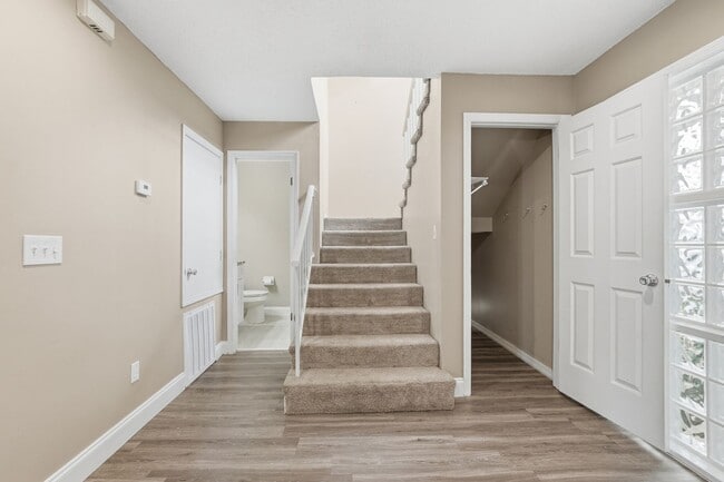 Building Photo - 3 bedroom condo