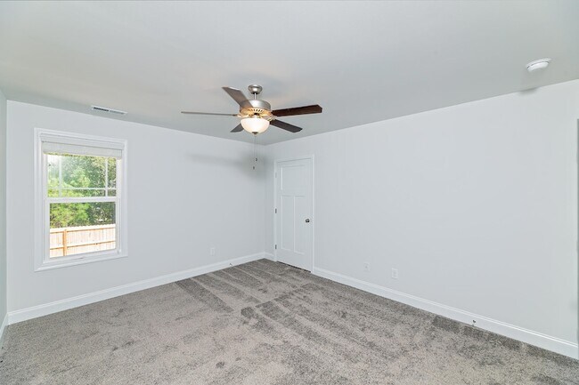 Building Photo - 587 Foothills St