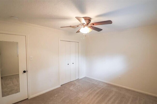 Building Photo - 15626 Canterbury Forest Dr