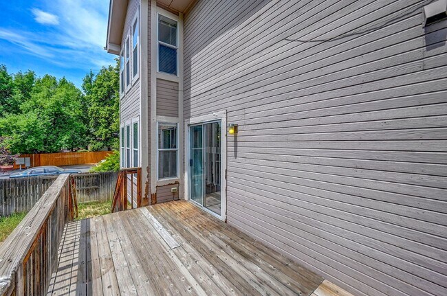 Building Photo - $2,800 - 3 Bed. 2.5 Bath Home with AC, Lof...