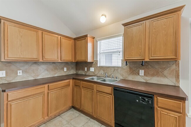 Building Photo - 13831 Hillingdale Ln
