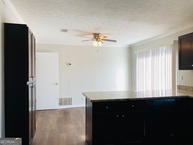 Building Photo - 208 Laurel Ln