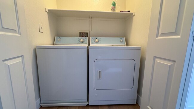 Building Photo - 9580 W Reno Ave