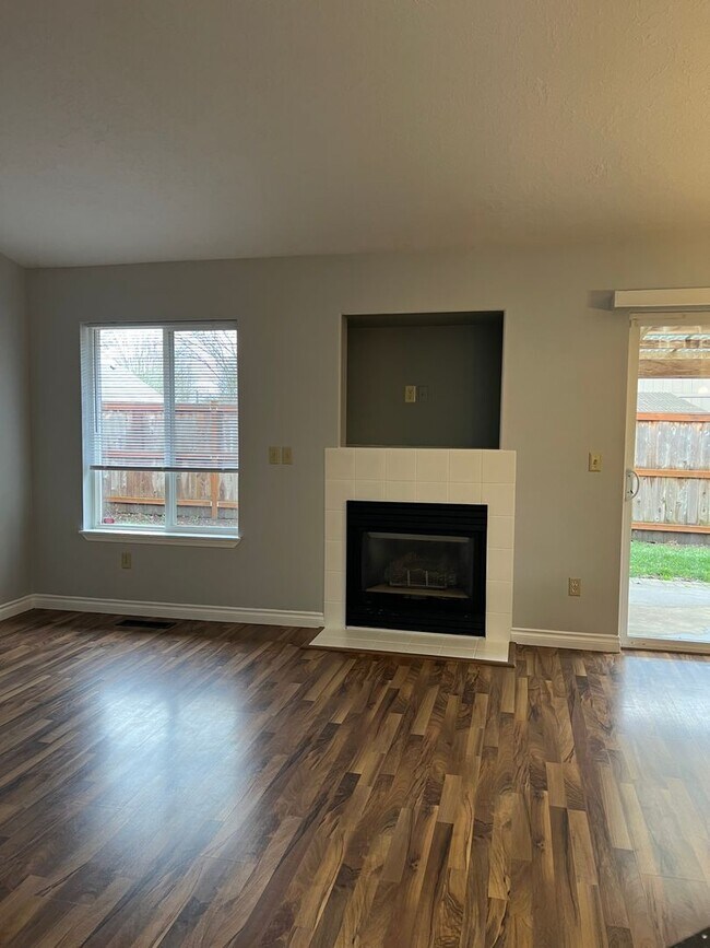 Building Photo - 982 SW Hawthorne St