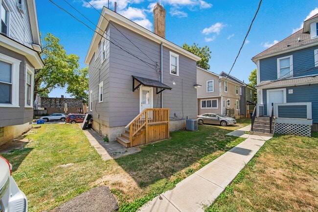 Building Photo - Ultimate 6-Bedroom House with Amazing Front Porch!