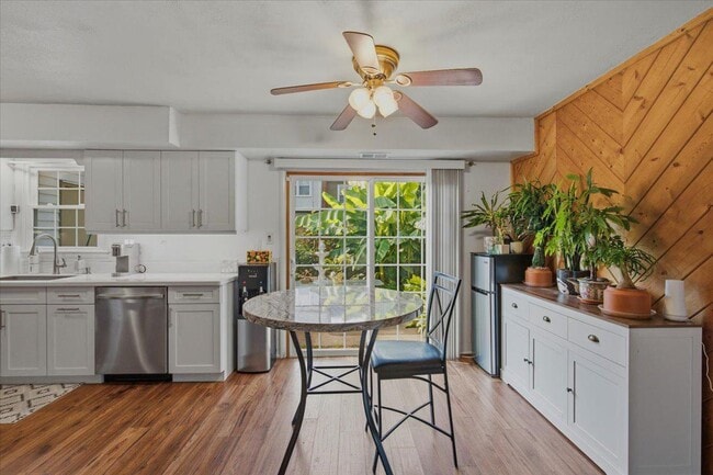 Building Photo - 899 Holborn Ct