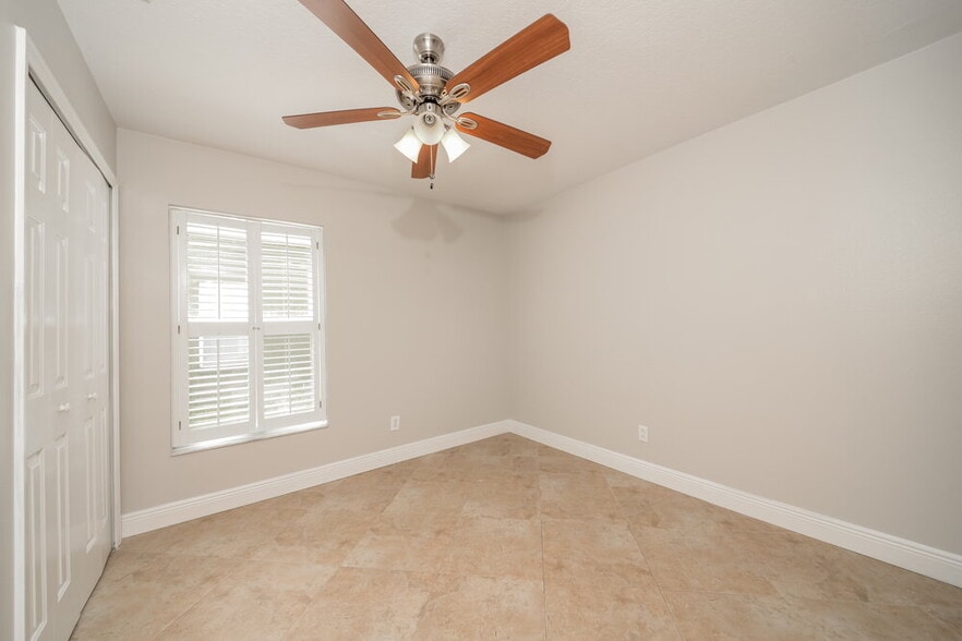 Building Photo - 12147 Warwick Cir