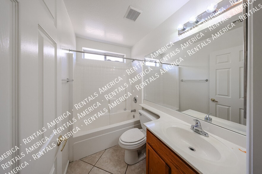 Building Photo - 13182 W Cypress St