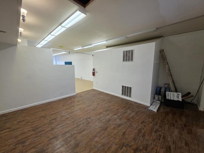 Building Photo - 128 S Water St