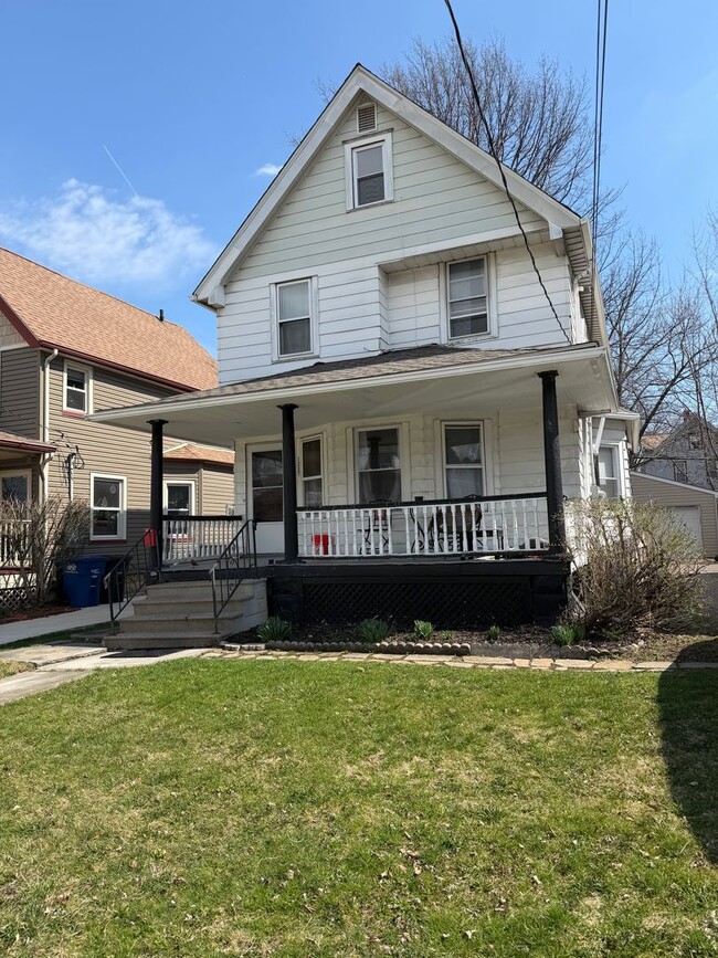 Building Photo - Charming Lakewood Duplex