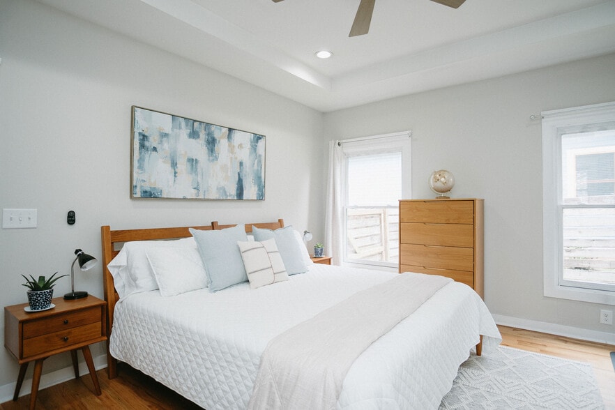 Primary Photo - 733 Bonnie Brae Ave SW