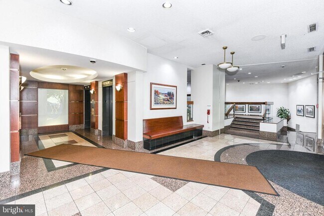 Building Photo - 205 Yoakum Pkwy