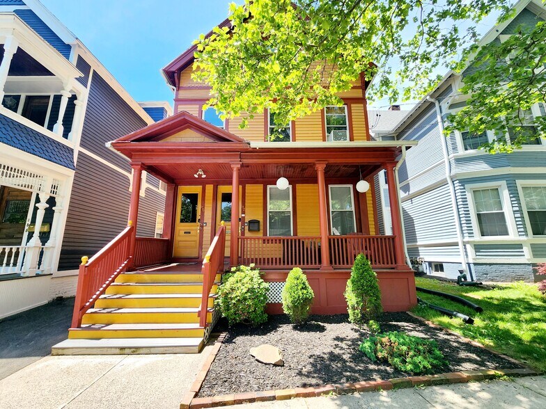 Building Photo - 172 Mansfield St