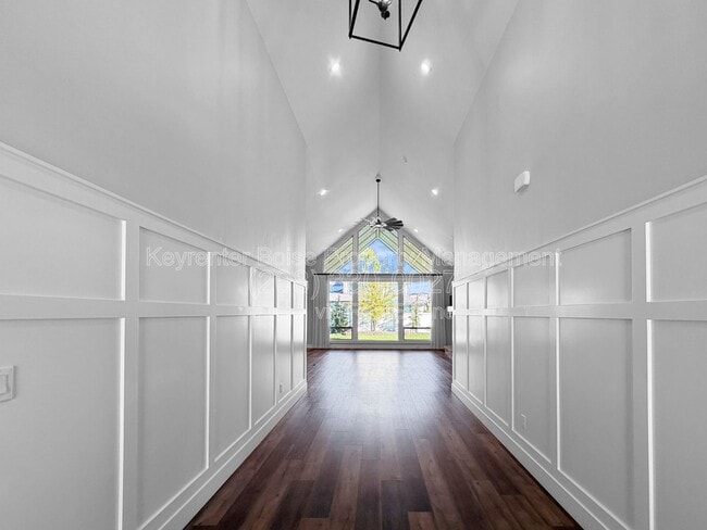 Building Photo - 8368 W Sparks Lake Dr