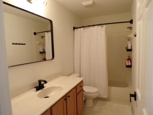 Building Photo - 4015 NW Deer Oak Dr
