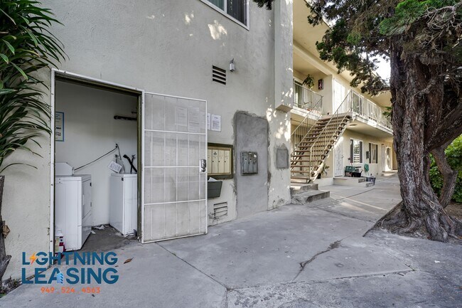 Building Photo - 3737 Inglewood-11D