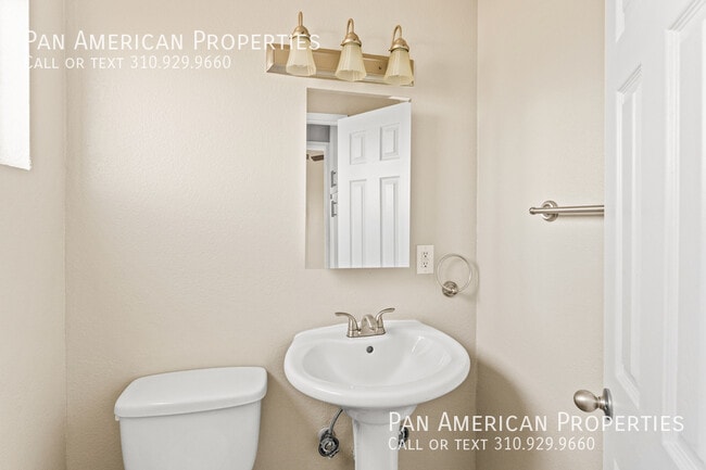 Building Photo - 15443 Van Buren St