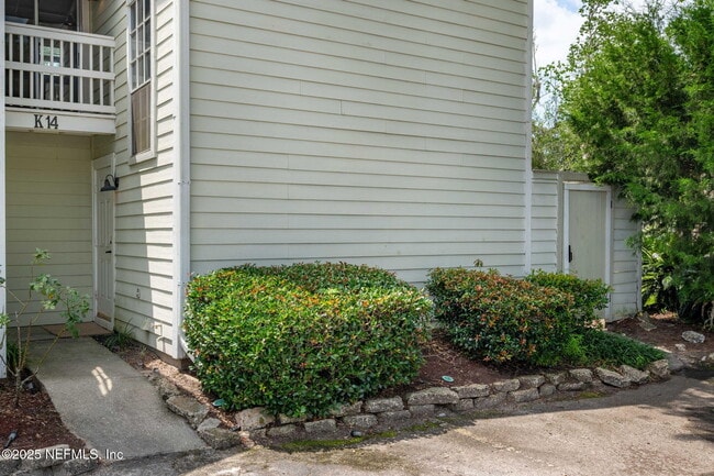 Building Photo - 2300 Twelve Oaks Dr