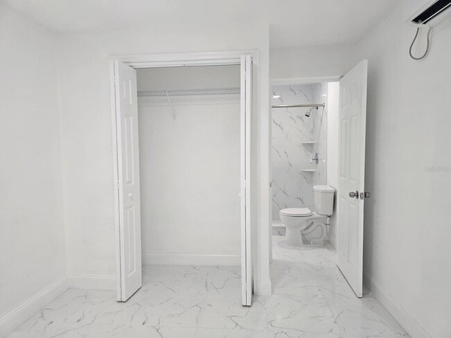 Building Photo - 1813 Hacienda Way