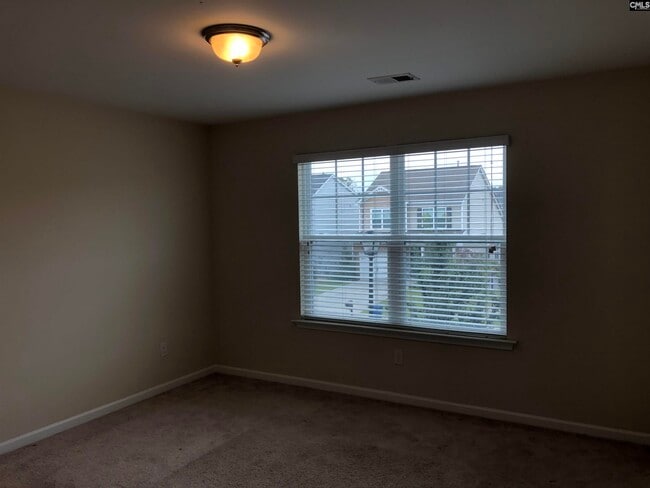 Building Photo - 636 Spanish Oak Dr