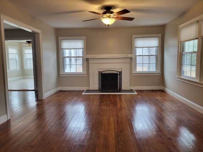 Building Photo - 2 bedroom farm house