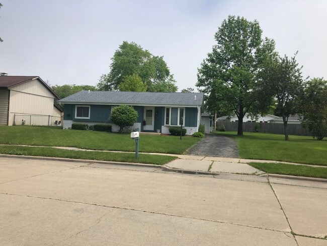 Building Photo - Single Family Home