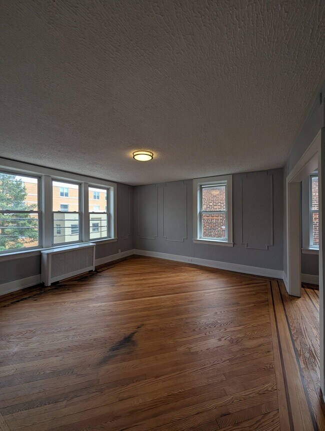 Building Photo - 506 N 13th St