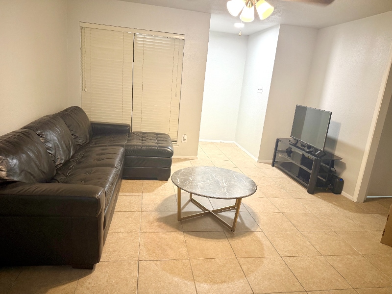 Building Photo - 2407 Ventura Dr