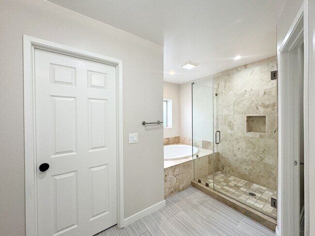 Building Photo - 68745 Tachevah Dr