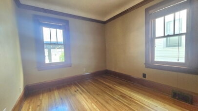 Building Photo - Charming 3-Bedroom Minneapolis Home with  Hardwood Floors & 2 Full Baths 11/1/2026