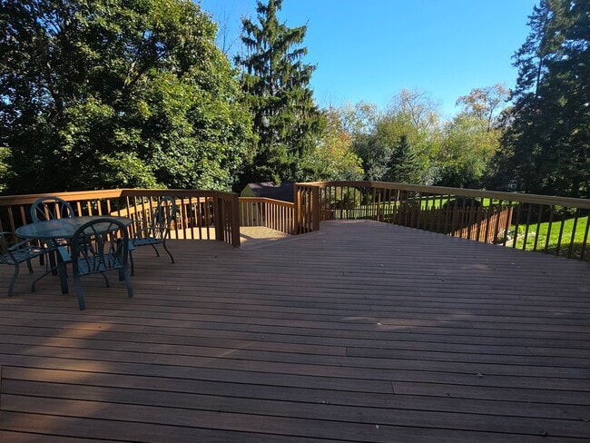 Building Photo - Updated 4 bedroom home in Merton