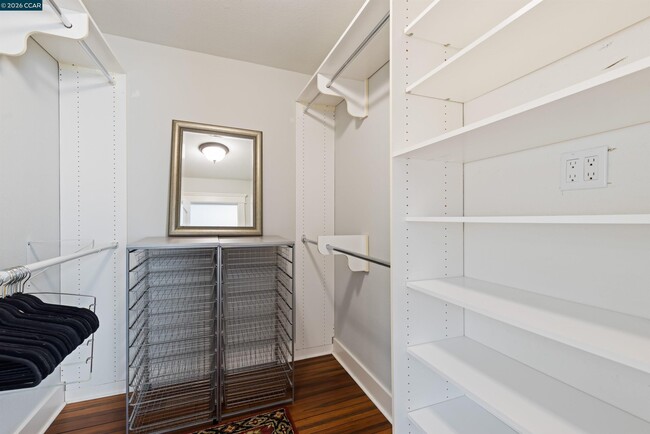 Building Photo - 10 Jolie Ln