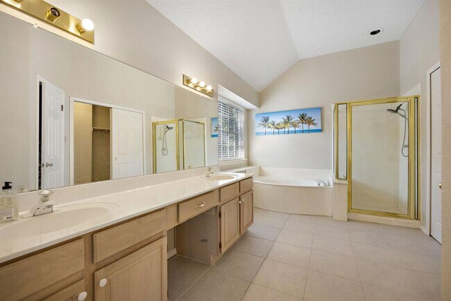 Building Photo - 2414 Mockingbird Dr