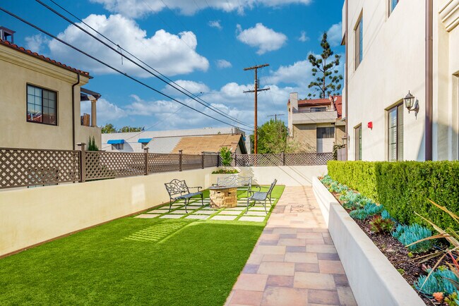 Building Photo - 342 Myrtle St