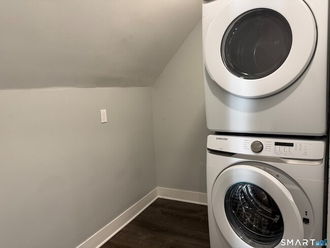 Building Photo - 7 Burritt Ave