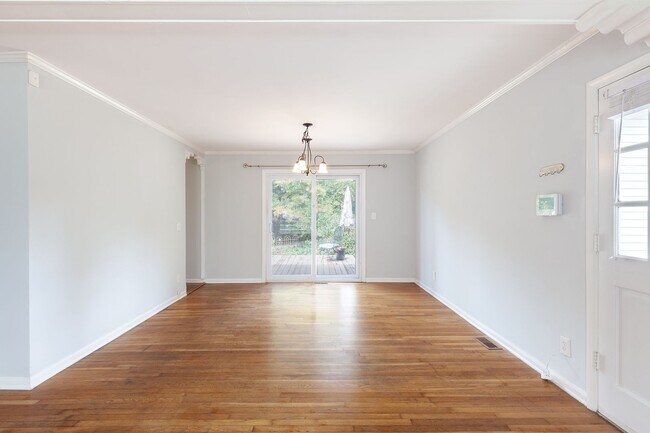 Building Photo - 3BR/2.5BA in Ideal Smyrna Location w/ Deck...