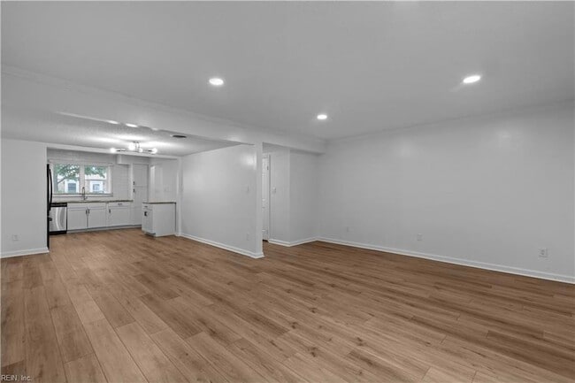 Building Photo - 570 Tenbee Ln