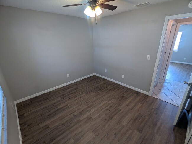 Building Photo - Spacious 2-Bedroom, 1-Bath First-Floor Apartment for Rent.  Furry friends welcome!