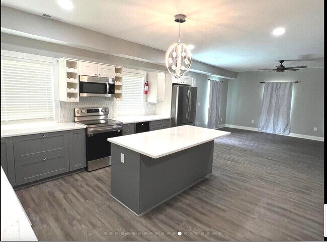 Building Photo - 958 Woodruff Place Middle Dr