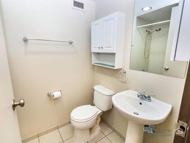 Building Photo - Ideal Urban Retreat – 1-Bedroom Near PSU with Great Amenities