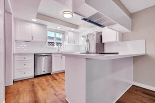 Building Photo - 1909 Harriman Ln